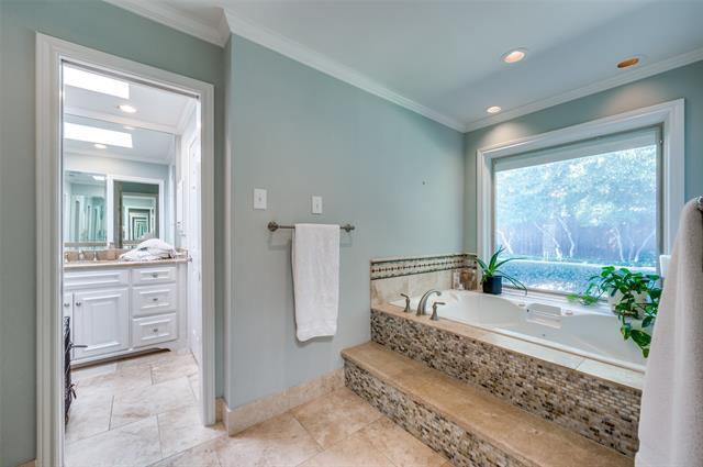 Building Photo - 5605 Lobello Dr