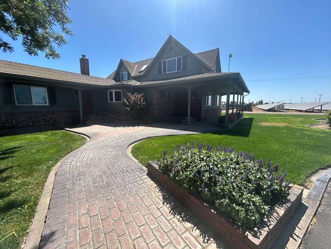 Building Photo - Country home with inground pool/spa. Pool ...