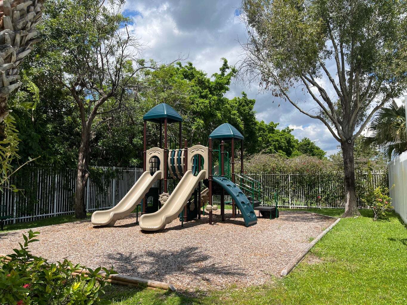 Building Photo - 798 Summit Lake Dr