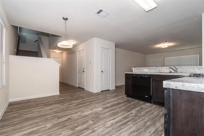 Building Photo - 5438 Quail Cove Ln