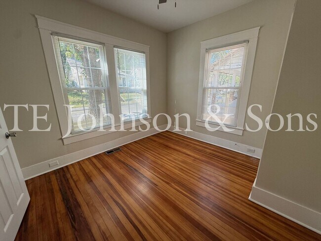 Building Photo - 415 E 16th St