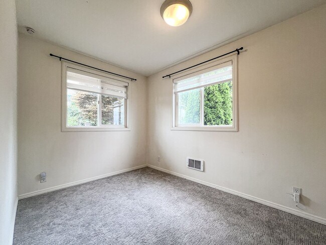 Building Photo - 2bd/1ba Seattle House