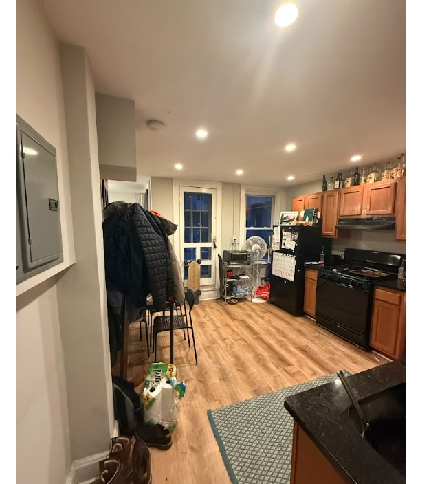 Building Photo - 220 Hanover St