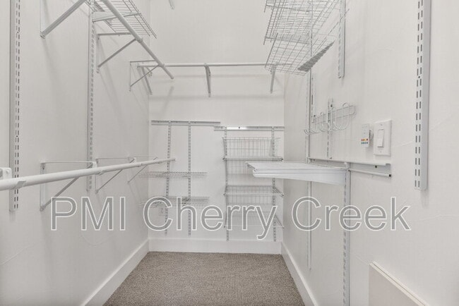 Building Photo - 10111 Inverness Main St