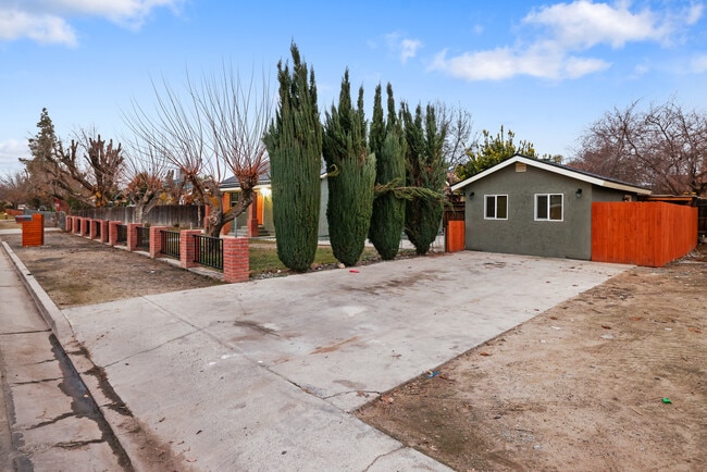 Building Photo - 1825 Letts Ave
