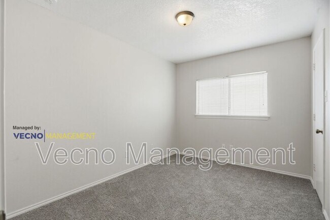 Building Photo - 8138 Elktree Pass