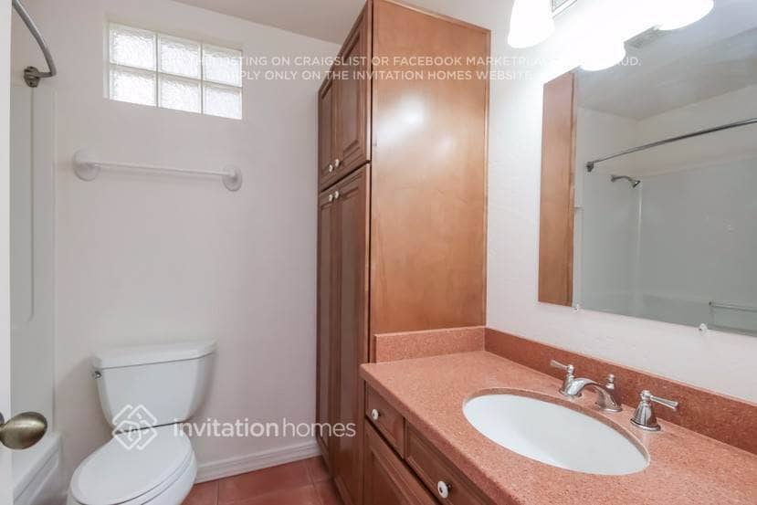 Building Photo - 2234 E Florian Ave