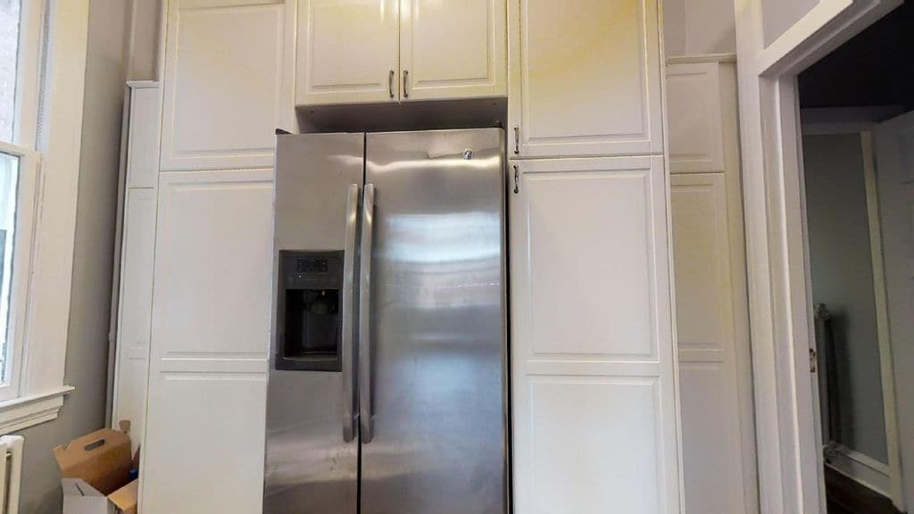BEAUTIFUL BRAND NEW EAT-IN COOK'S KITCHEN - 2937 N Charles St