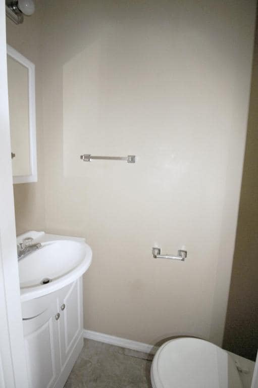 Building Photo - 2584 Deming Ave