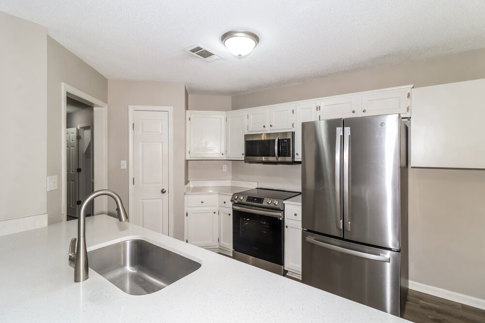 Building Photo - 8690 Sandy Hill Cove E