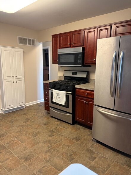 Building Photo - 7408 Lorenzo Ln