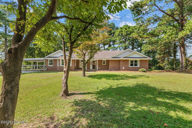 Building Photo - Beautiful 3 Bedroom, 2 Bath Home -135 Yate...