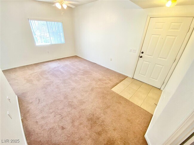 Building Photo - 3400 Cabana Dr