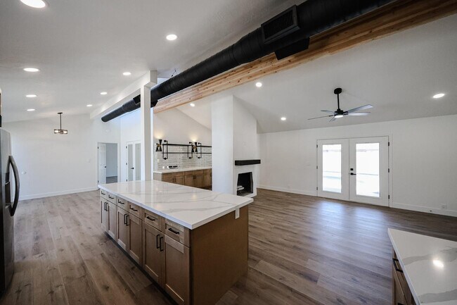 Building Photo - 3001 W Mercer Ln