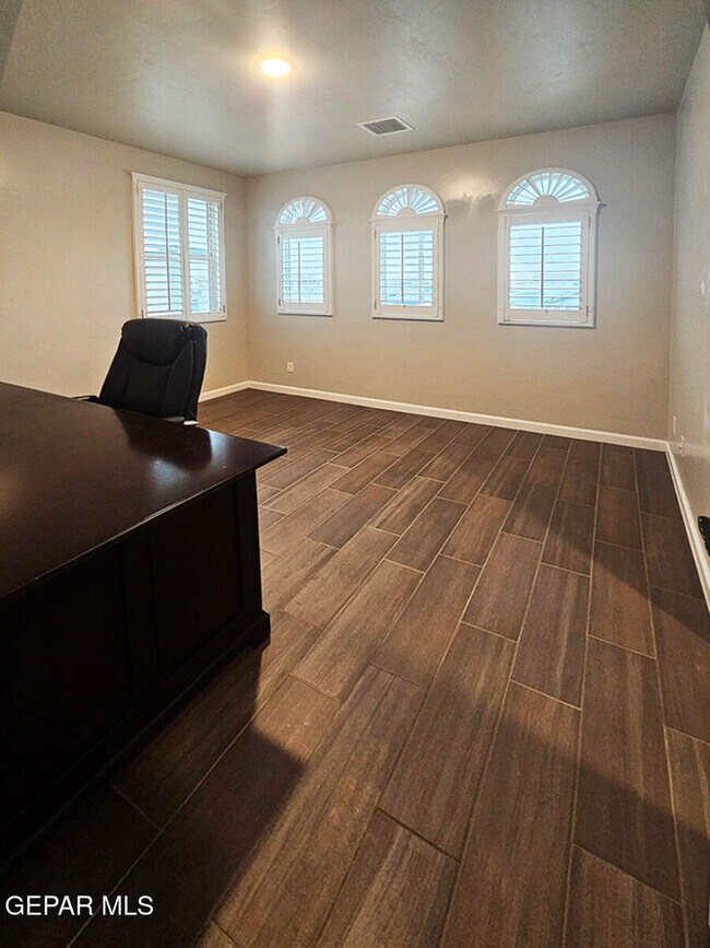 Building Photo - 13185 Tiverton Rd