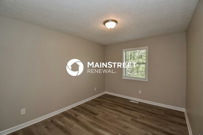 Building Photo - 4 Bedroom Pet-Friendly Home in Douglasville, GA with Main Street Renewal
