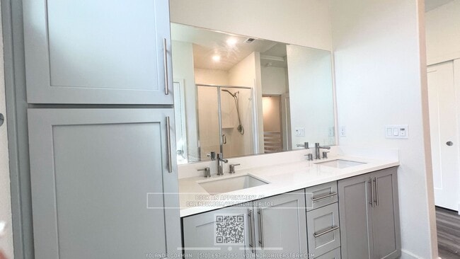 Building Photo - Modern Style and Sophistication, 2 En-Suite BR, 2.5 BA Townhouse with EV charging