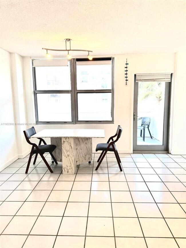 Building Photo - 9225 Collins Ave