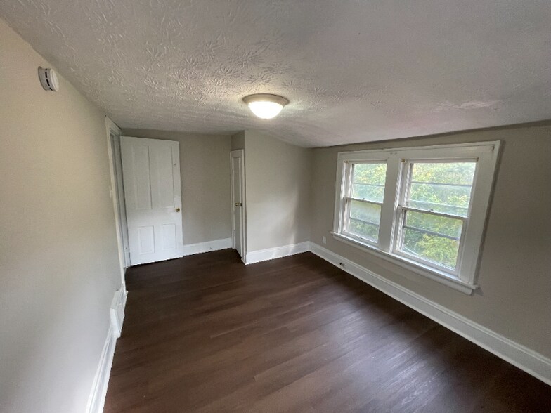 Building Photo - 6553 Newman Ave