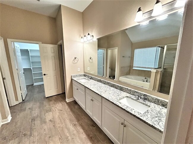 Building Photo - 1103 Miramar Ave