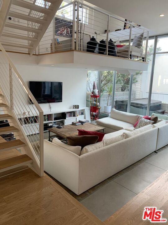 Building Photo - 338 Rennie Ave