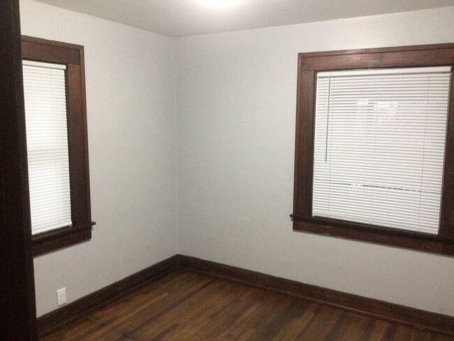 Building Photo - New Listing!! 2 Bedroom Home!