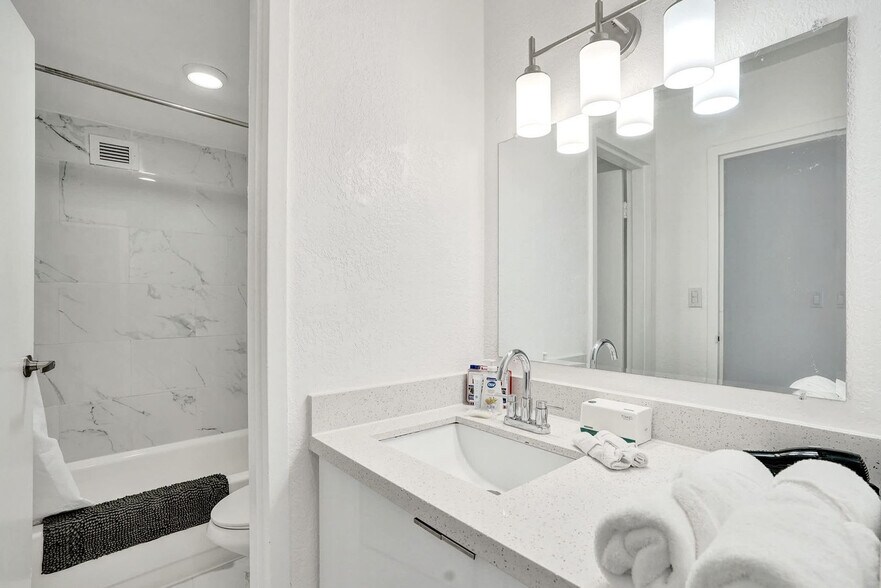 Building Photo - 777 NW 155th Ln