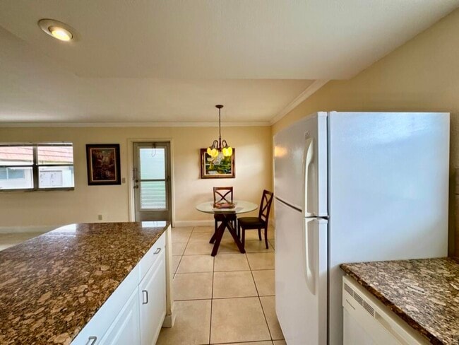 Building Photo - 301 Seville Dr