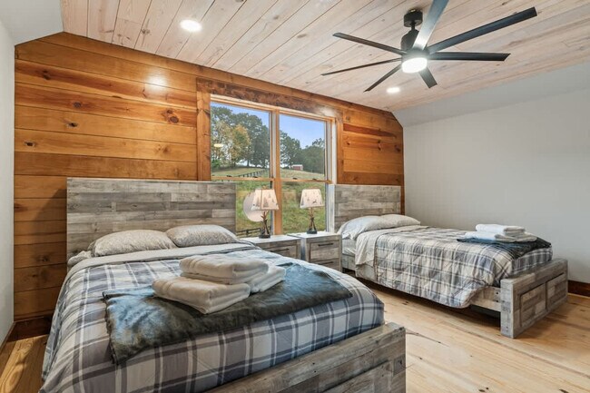 Building Photo - 299 Westview Dr