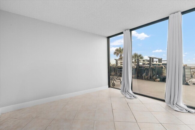 Building Photo - Beachfront Condo with Ocean Views and Acce...