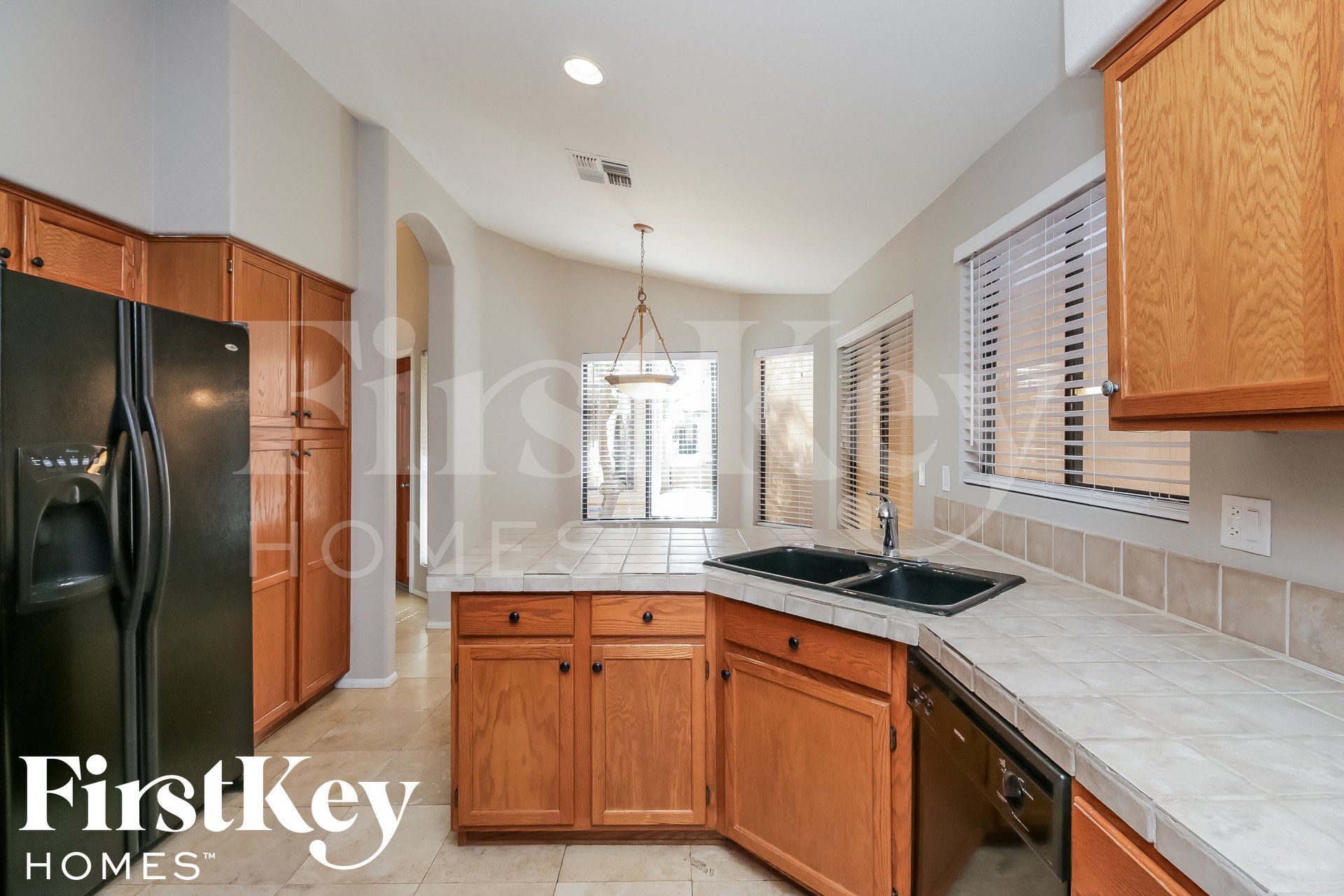 Building Photo - 306 E Vaughn Ave