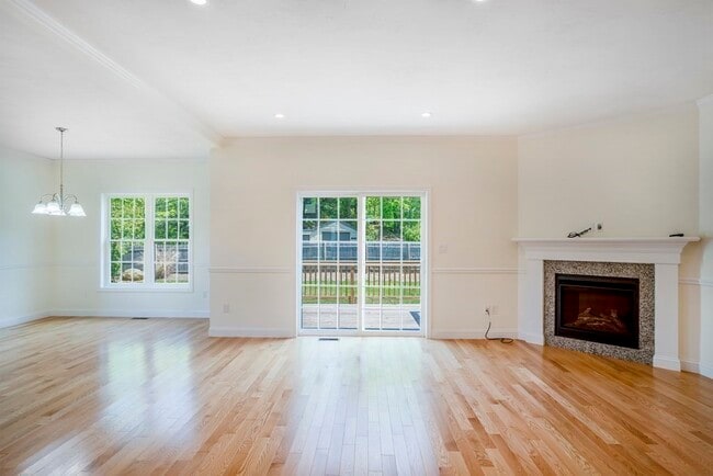 Building Photo - 2 Manchester Pl