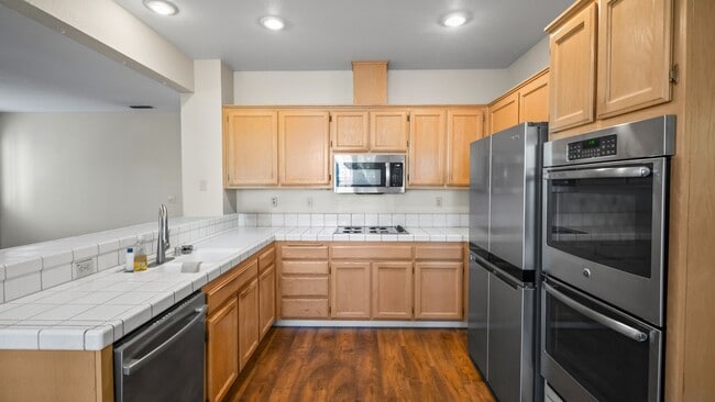 Building Photo - 4 BR/3BA Home in Laurel Creek with Park-Li...