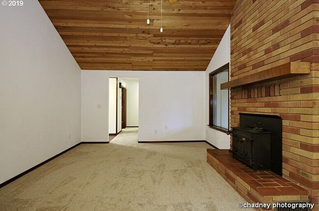 Building Photo - One level Immaculate Condition Ranch -Huge...