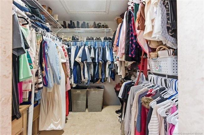 Building Photo - 1155 Lake Shore Dr