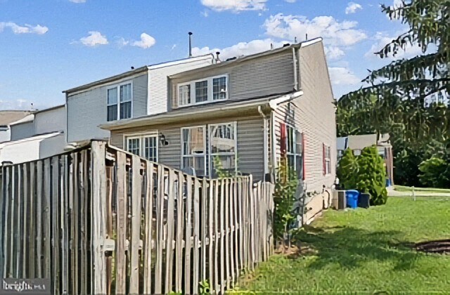 Building Photo - 12300 Sweetbriar Pl