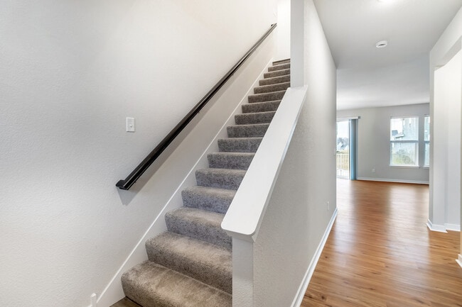 Building Photo - 670 Lambert Dr