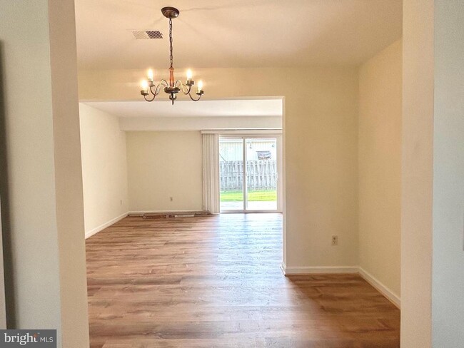 Building Photo - 136 Fairfield Dr