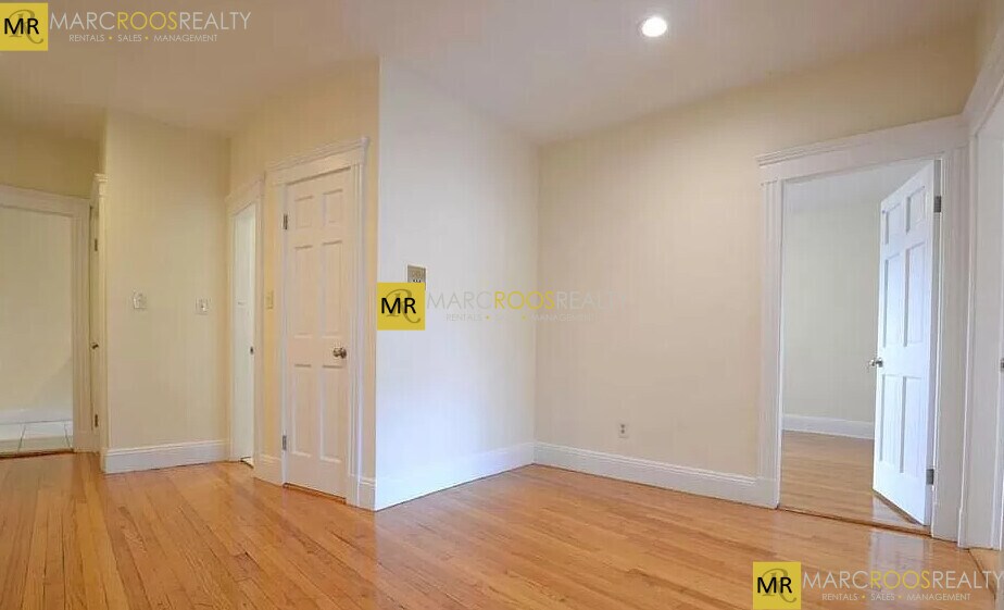 Building Photo - 2 Sutherland Rd