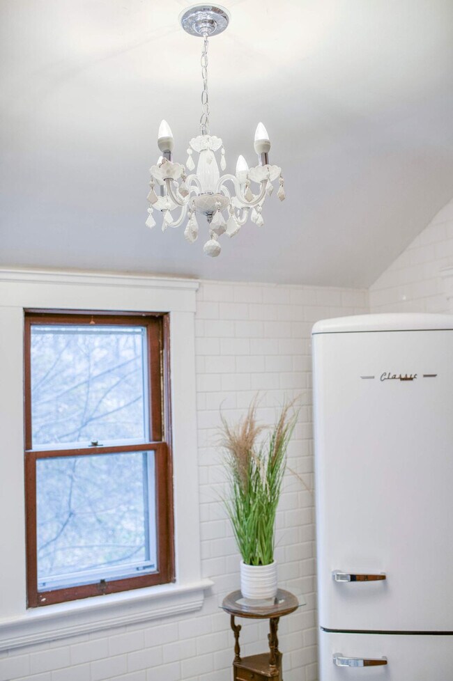 Building Photo - 3073 Fairmount Blvd