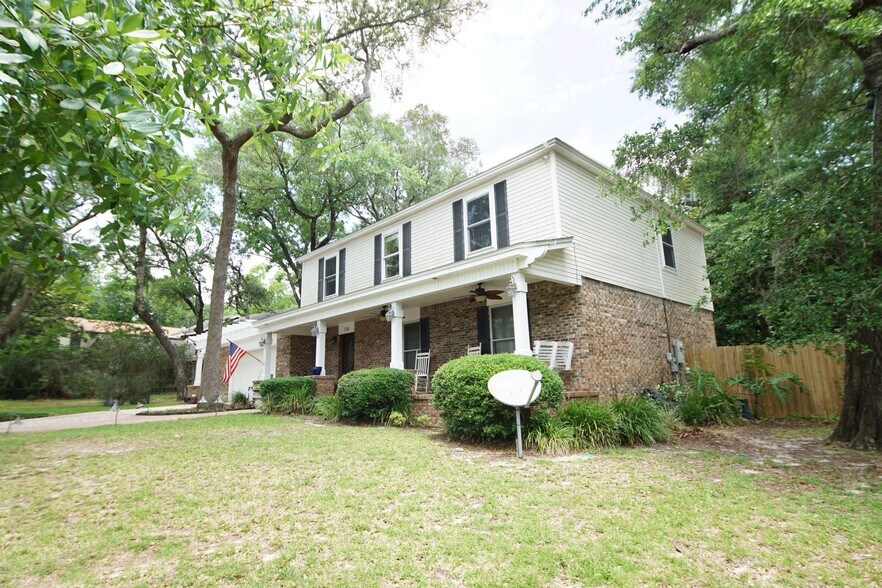 Building Photo - 574 L Ombre Cir NE