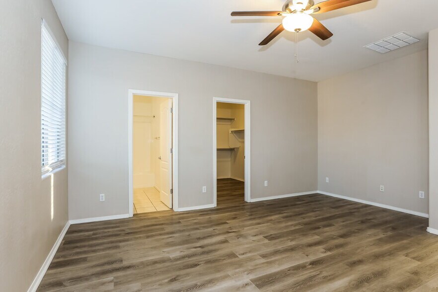 Building Photo - 865 E Stottler Dr