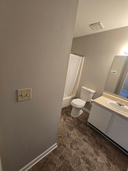 Building Photo - 1652 Eagles Pl