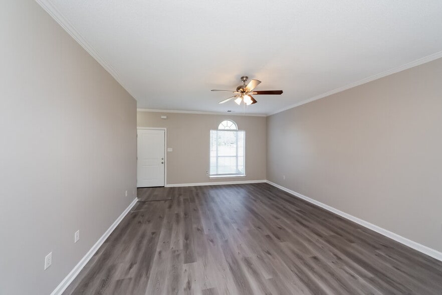 Building Photo - 7415 Creekside Dr