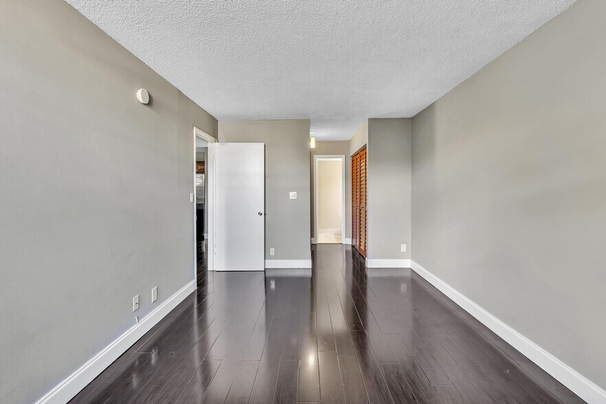 Building Photo - 2701 Riverside Dr