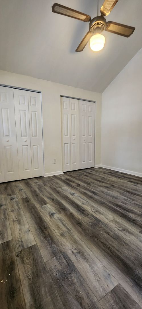 Building Photo - Charming 3 Bedroom, 2 Bathroom End-Unit Townhome in Cypress Pointe