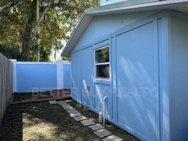 Building Photo - 300 N Church St