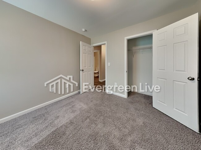 Building Photo - 150 Cottage Ln