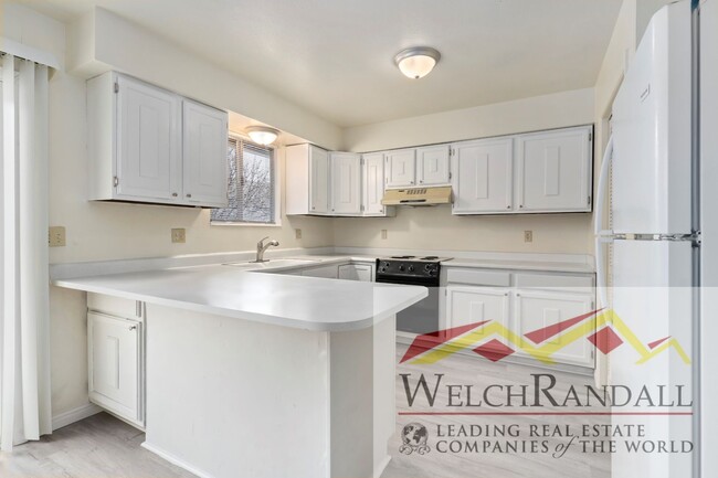 Building Photo - Charming 2 Bed 1.5 Bath Townhouse in West ...