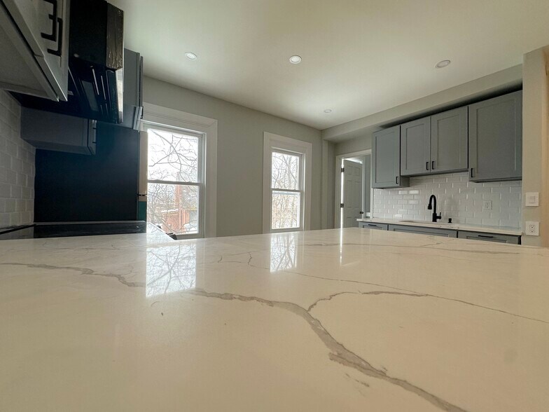 Building Photo - 190 N Miller St